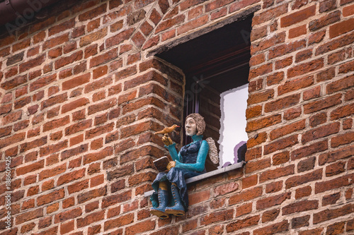 beautiful figures in the windows of houses in the city of torun