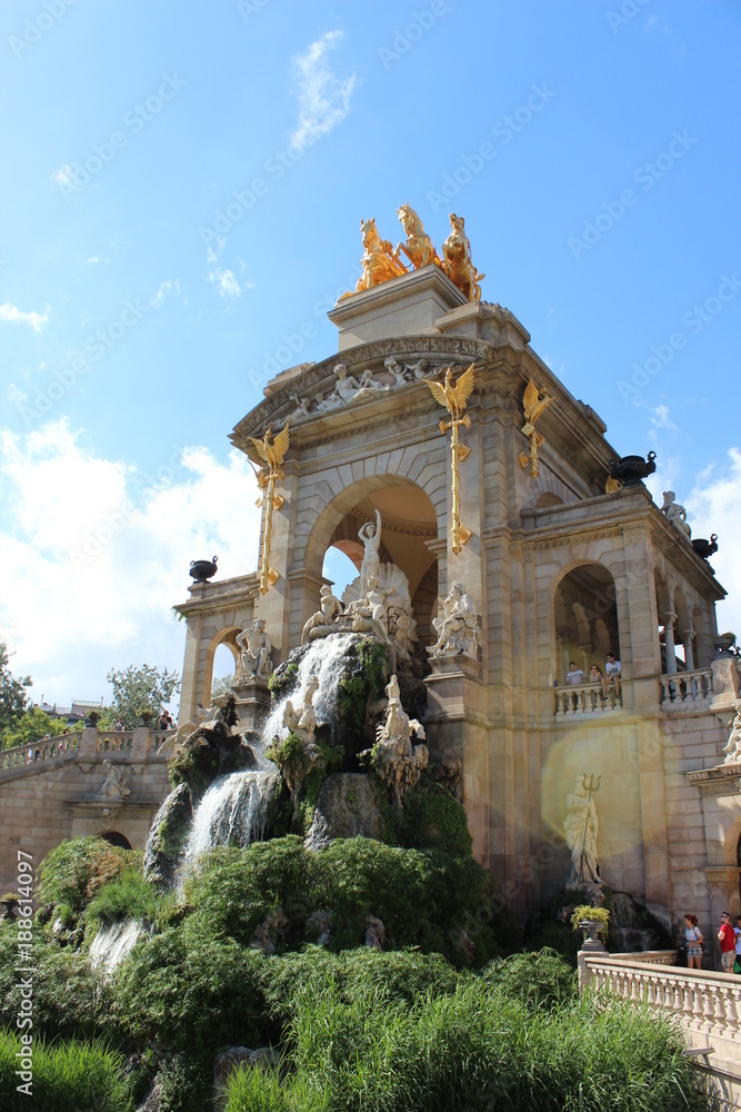 Font de la cascada (Golden Statue Barcelona) Font de la cascada (Golden Statue Barcelona)
