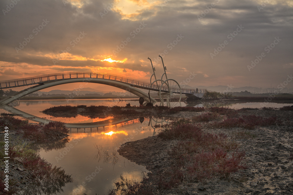 Fototapeta premium Siheung City, Gyeonggi Province. aka Misaengui-dali Sunrise
