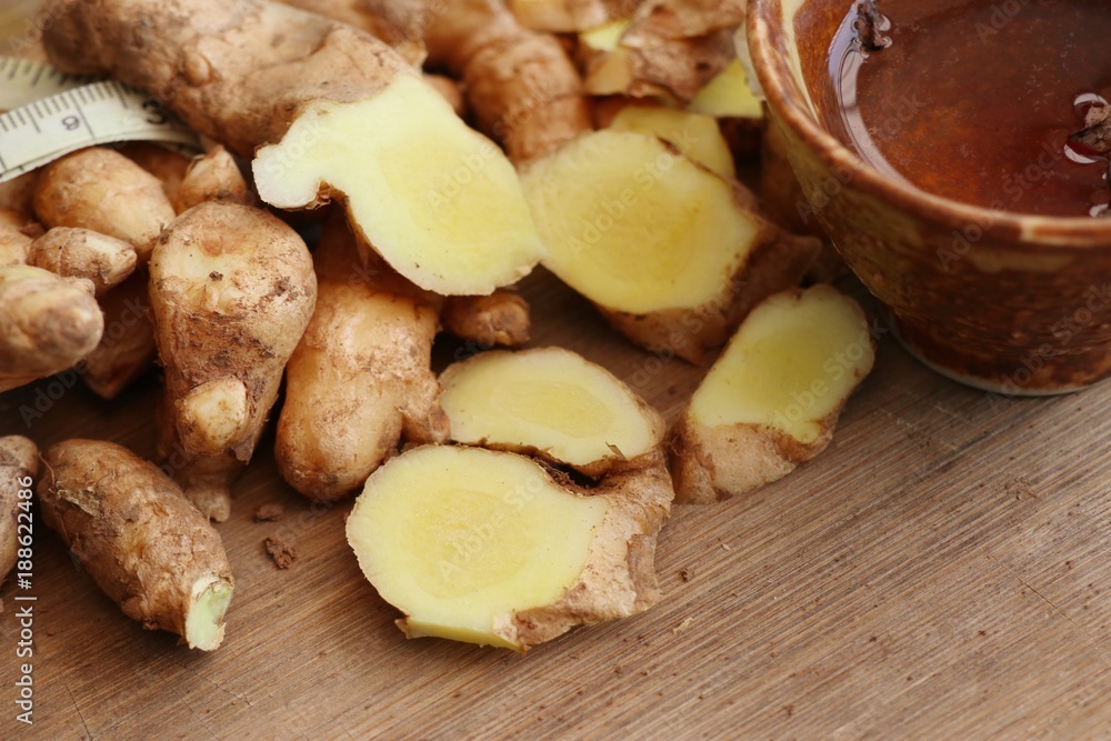 Fototapeta premium fresh ginger and tea
