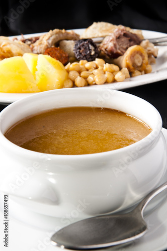 Cocido madrileño completo.