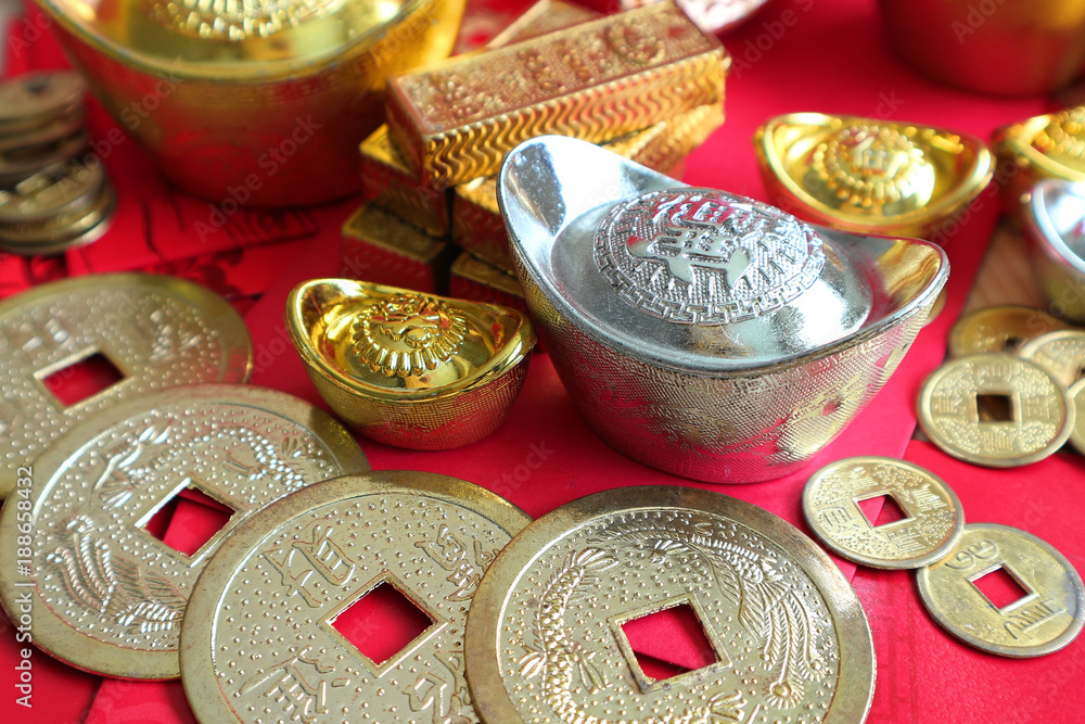 Fototapeta premium Gold and money coin on red pocket