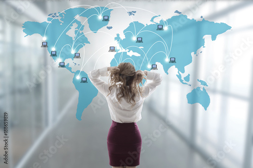 Bilde på lerret business woman stressed out with the map and international network