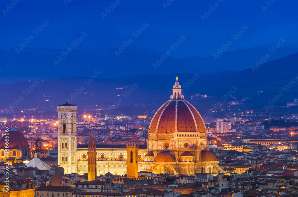 Florence et le Duomo la nuit, Toscane en Italie
