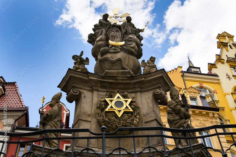 Obraz premium Holy Trinity column, Market square, Spa Karlovy Vary, Czech Republic