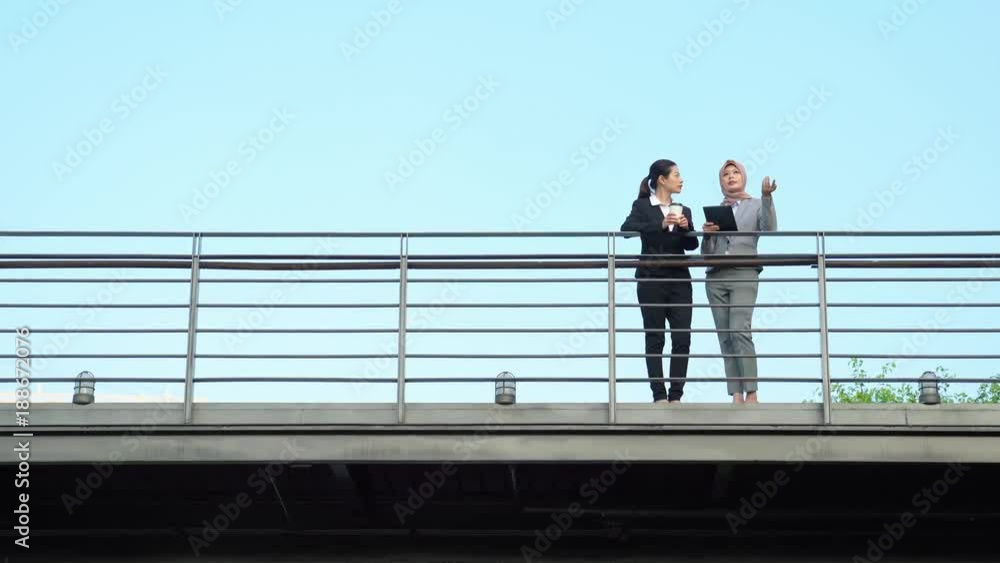 Muslim real estate manager explain the market Muslim real estate manager explain the market