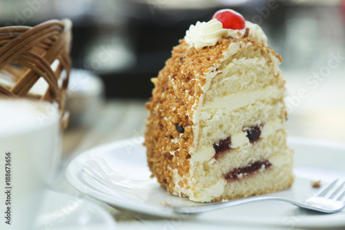 фотографія A wreath-shaped butter cake from Frankfurt. Frankfurter Kranz.