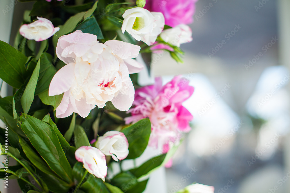 Fototapeta premium Elegant flower decoration on the table in restaurant for an event party or wedding table