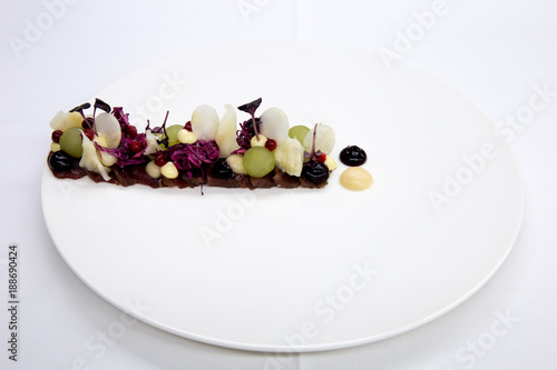 Hotel Eden Spiez | Speisekarte Herbst Rehcarpaccio, Rotkraut, Sellerie, Apfel, Sauerteigbrot photo