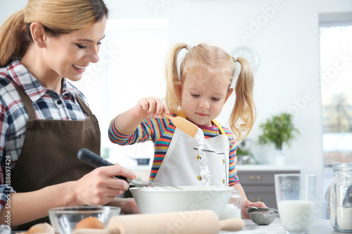 Mother and daughter prepari...