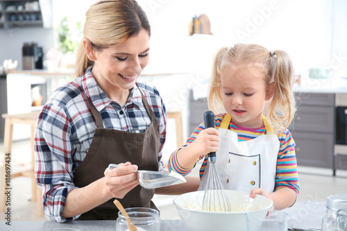 Mother and daughter prepari...