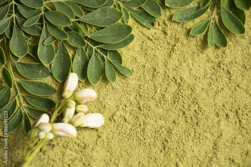 Fresh leaves and moringa powder - Moringa oleifera