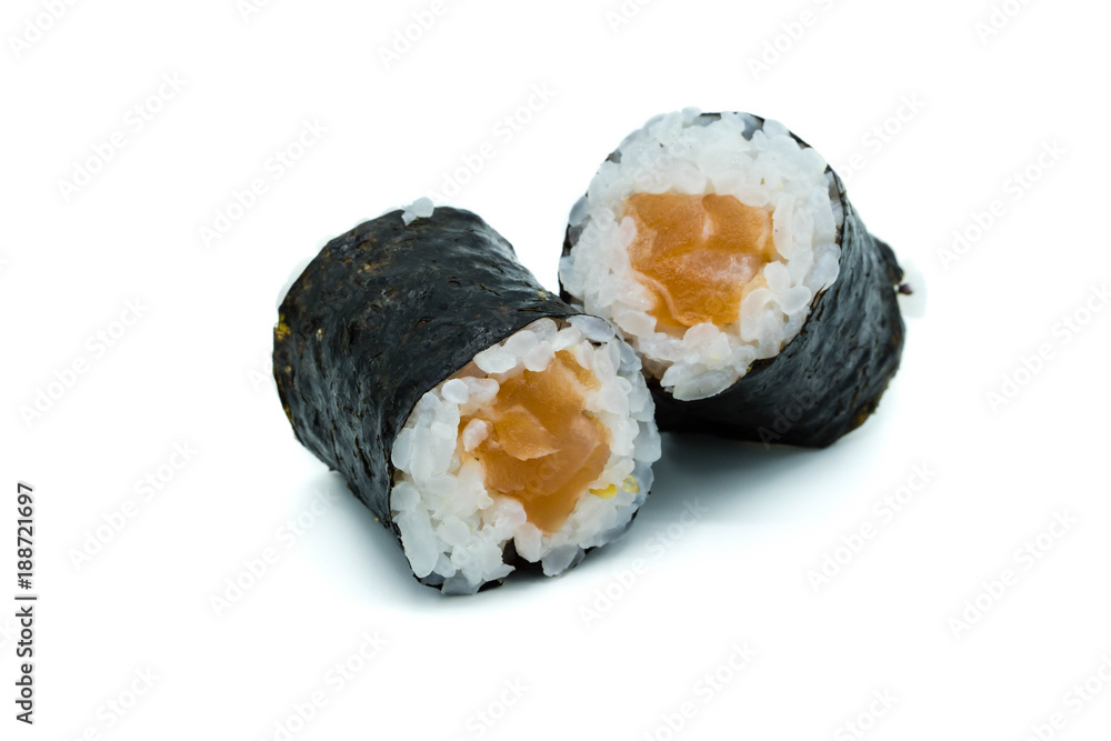 Maki Sushi Hoso makisushi isoliert freigestellt auf weißen Hintergrund