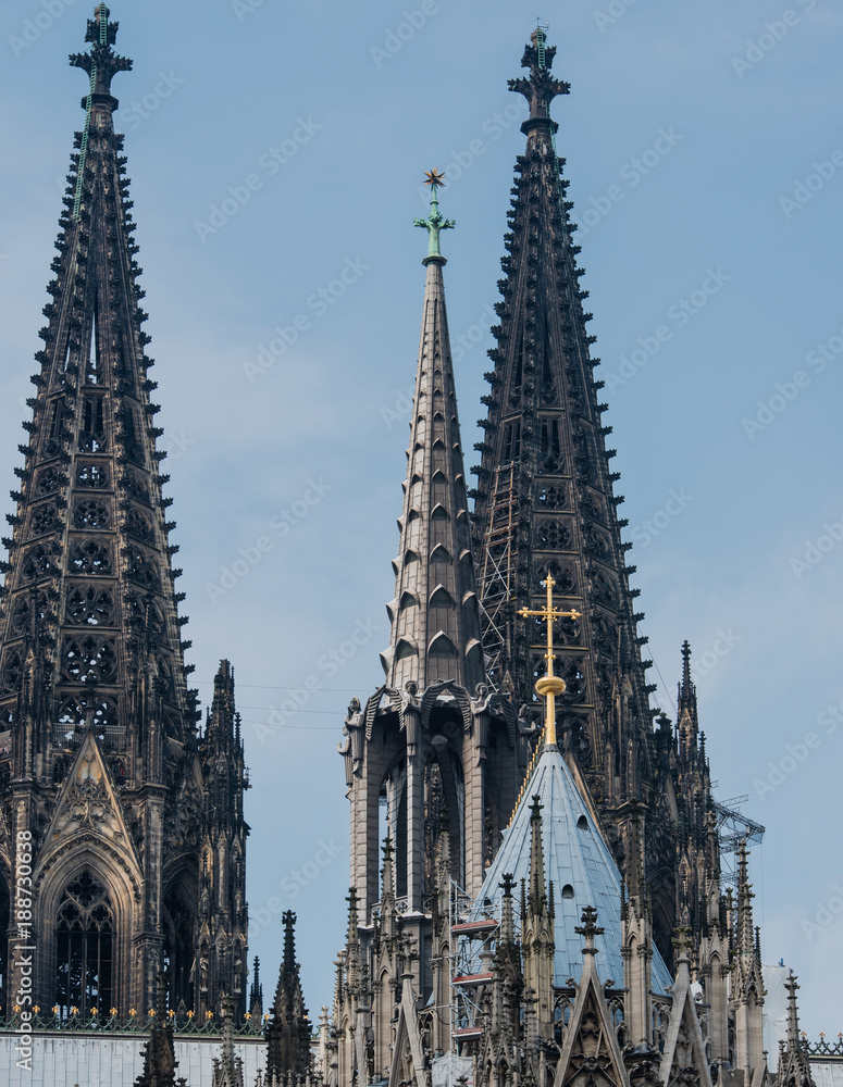 Kölner Dom und die Hohenzollern Brücke mit der Skyline Köln Kölner Dom und die Hohenzollern Brücke mit der Skyline Köln