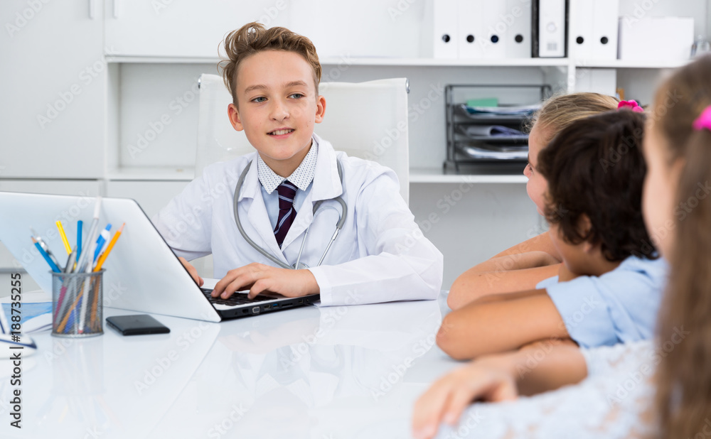 Obraz premium Medical brother boy in medical center