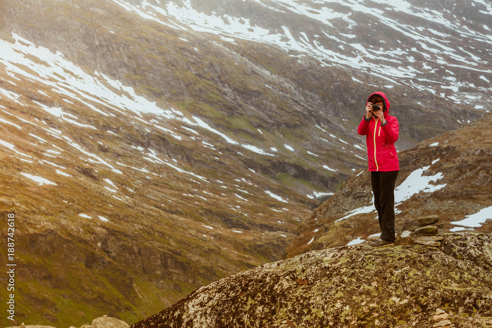 Obraz premium Tourist taking photo from Dalsnibba viewpoint Norway