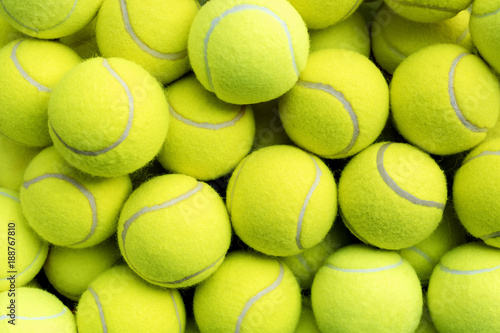 Lots of tennis balls © Rawpixel.com