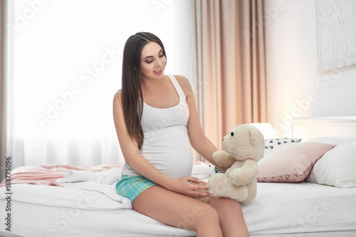 Beautiful pregnant woman wi...