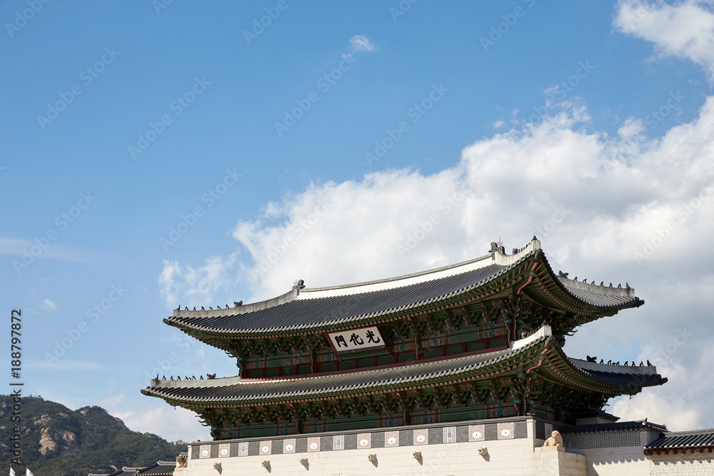 Gwanghwamun is the main gate of Gyeongbok Palace.