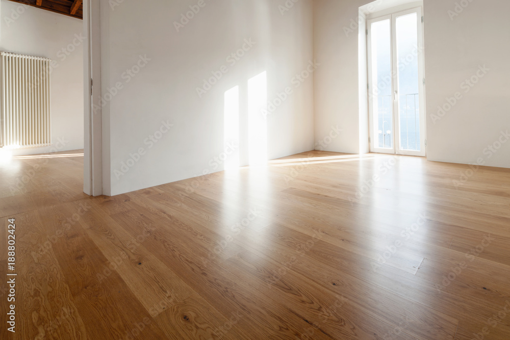 Obraz premium Empty room with large windows and antique beams