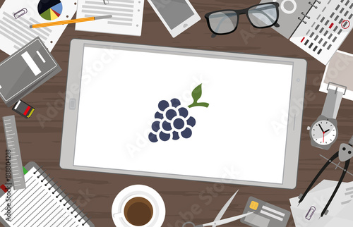 Schreibtisch mit Tablet - Trauben