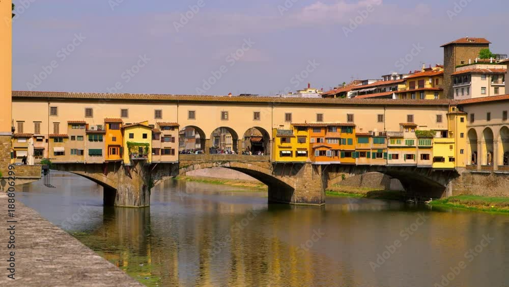 Ponte Vecchio Over The Arno River; Ponte Vecchio; Firenze, Tuscant, Italy Ponte Vecchio Over The Arno River; Ponte Vecchio; Firenze, Tuscant, Italy