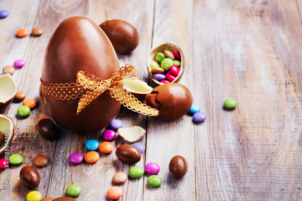 Fototapeta premium Easter chocolate egg