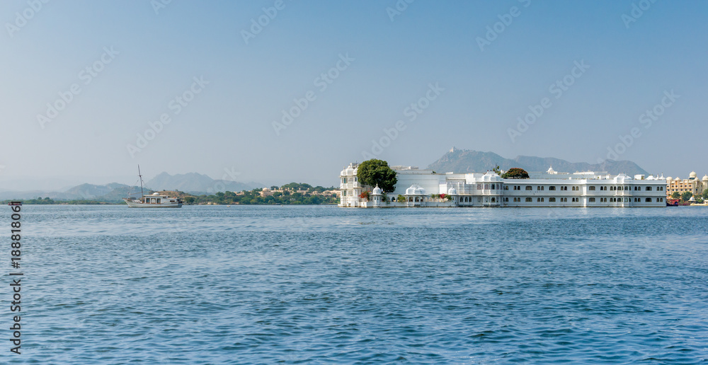 Naklejka premium Taj Lake Palace in Lake Pichola, Udaipur, Rajasthan