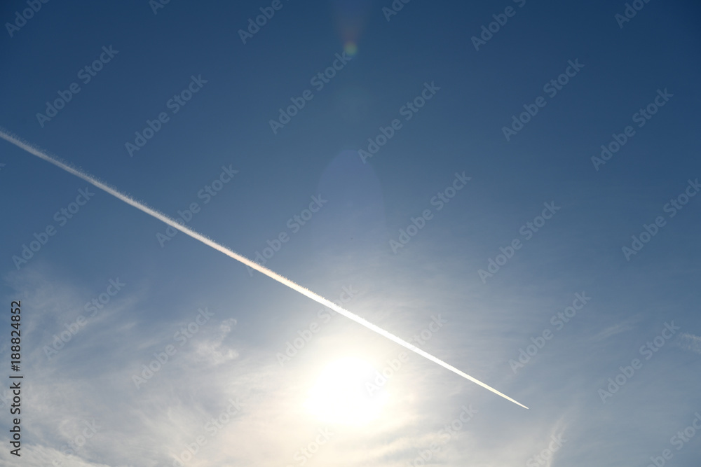 青空と雲「雲の風景」栄光に向かって、革新的、未来を切り開く、負けないなどのイメージ