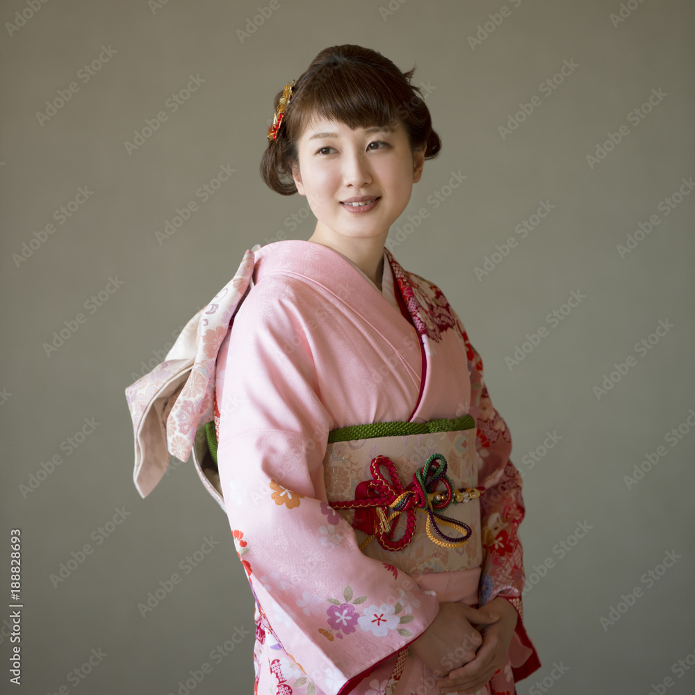 微笑む着物姿の女性stock Photo Adobe Stock
