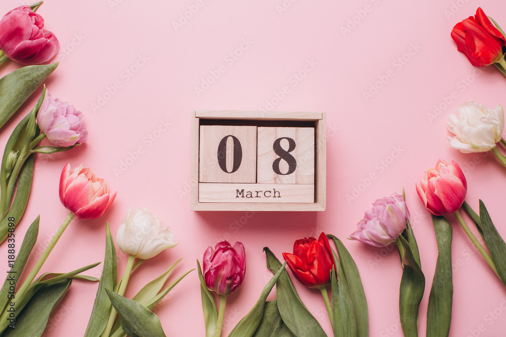 Calendar on the eighth of March to the women's day on a pink background with tulips. Flat lay and top view. - obrazy, fototapety, plakaty 
