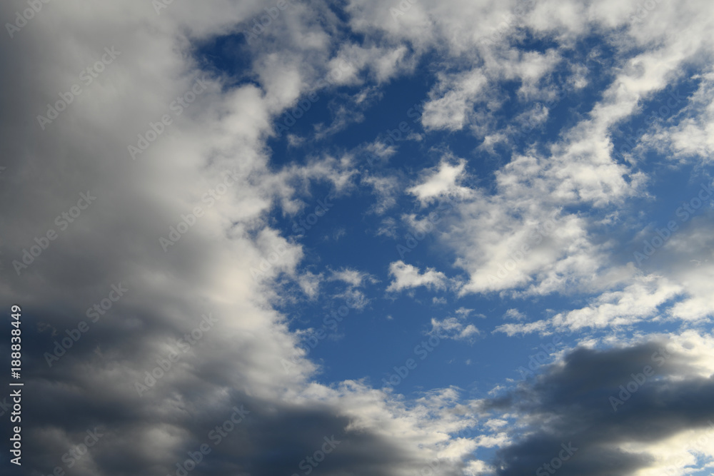  青空と雲「雲の風景」広がりを求めて、広がりのある、可能性などのイメージ