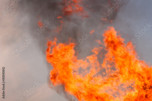 Wallpaper Mural Feuerflammen am Abendhimmel Torontodigital.ca