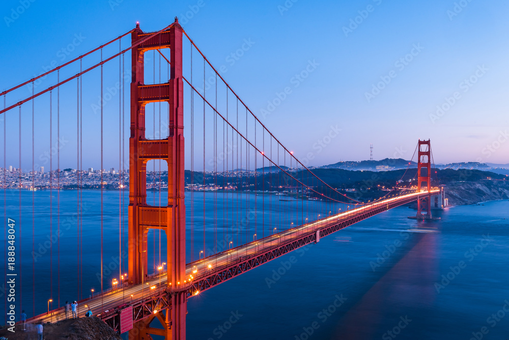 Fototapeta premium Golden Gate Bridge, San Francisco o zachodzie słońca
