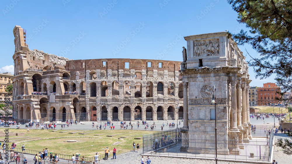 Le Colisée et l'Arc de Constantin à Rome