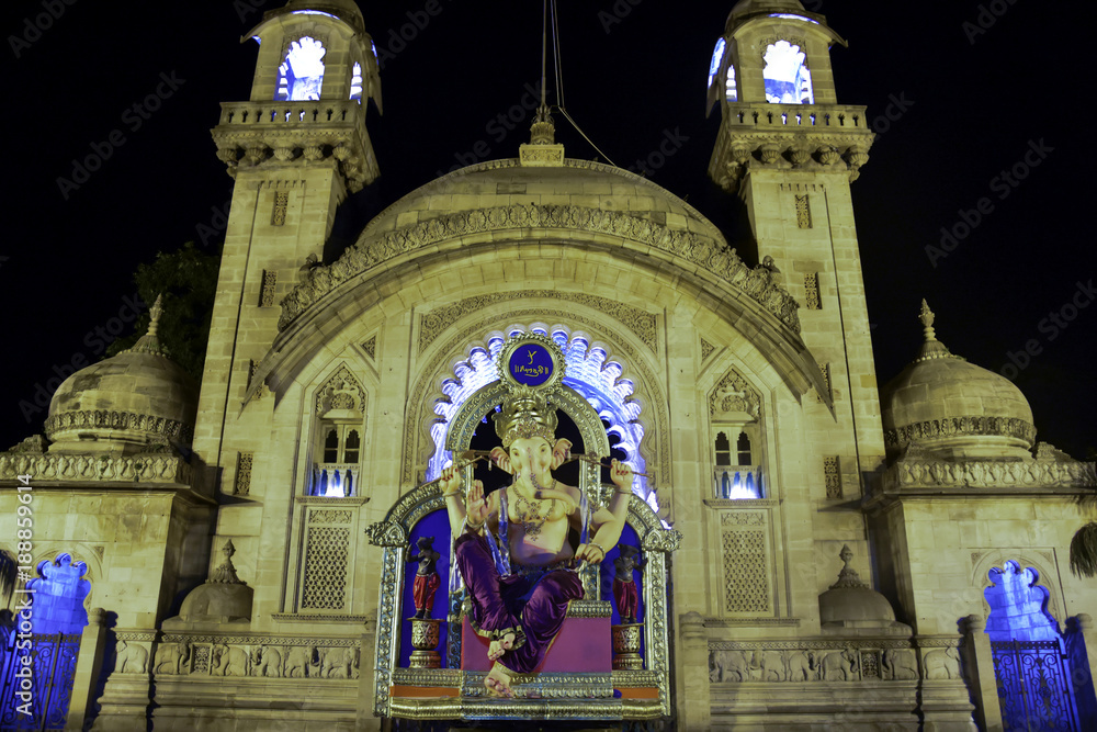 Obraz premium Night travel ganapati Statue