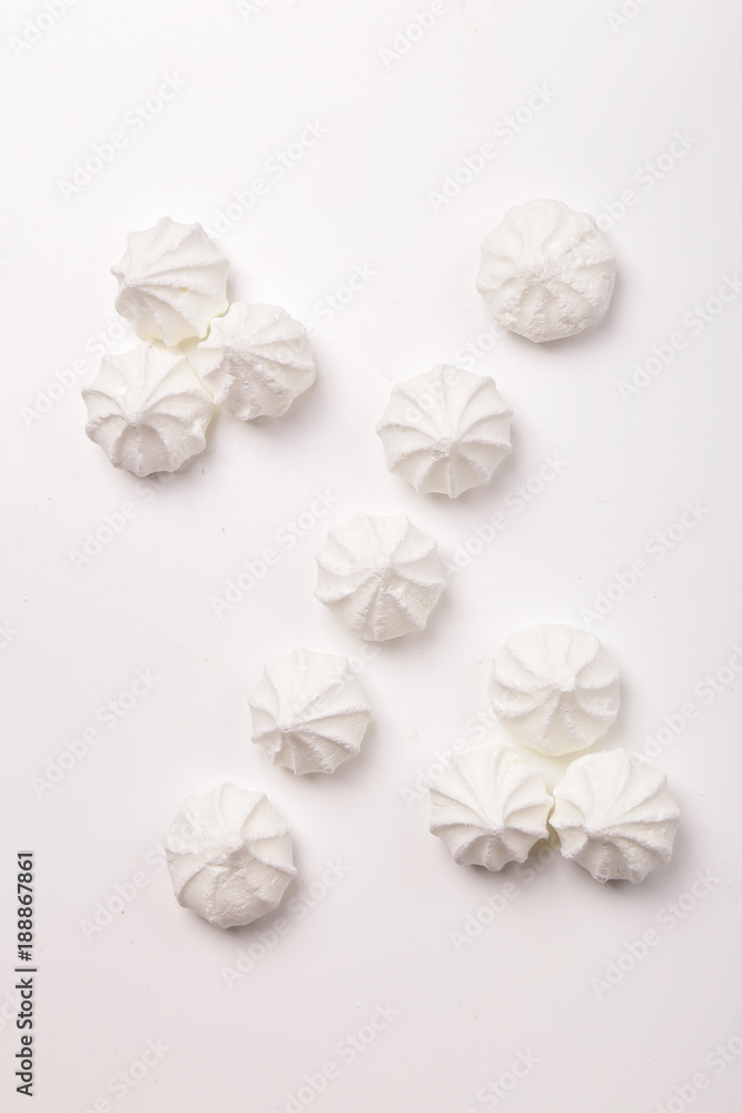 Obraz premium Meringues, bize isolated on white background
