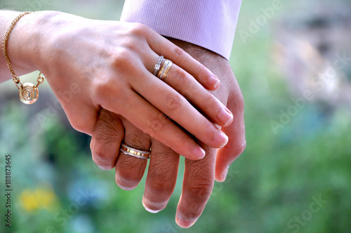 love hands maried