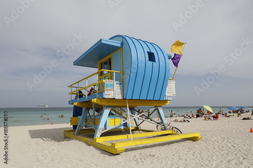 Caseta Azul y amarilla Miami Beach © Juan