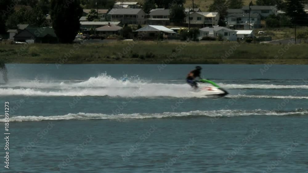 jet skis crossing during race