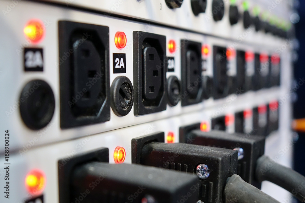 The connection to the mixing console. The connection to the mixing console.