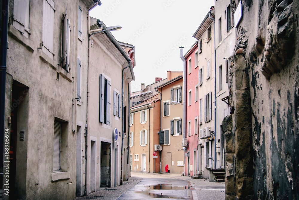Rue à Tournon-sur-Rhône, France.