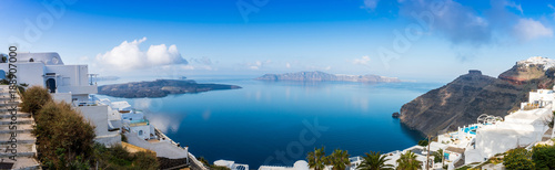 Panorama de la Caldeira à Firostefani à Santorin, Cyclades en Grèce