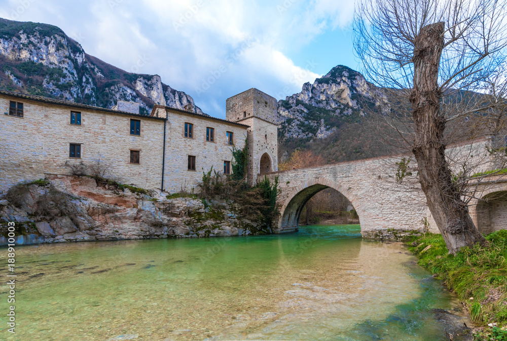 Foto de Abbazia di San Vittore alle Chiuse (Italy) A medieval village in stone with catholic