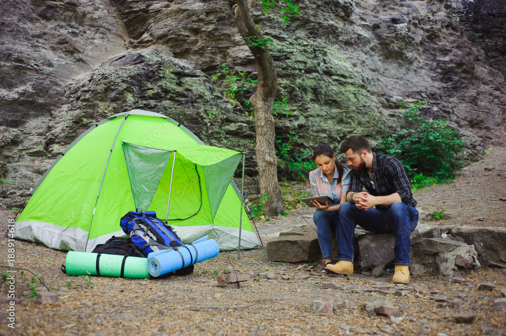 Fototapeta premium Couple camping in the mountains
