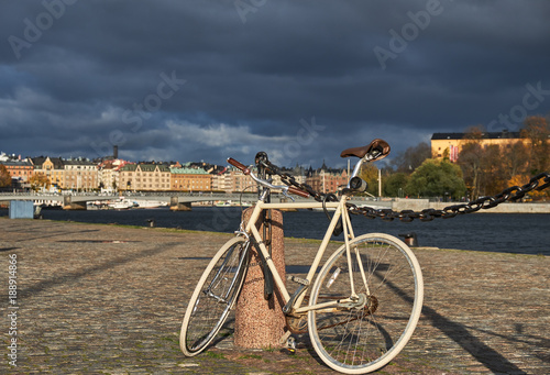 Canvas Print Bicycle infront of a view at the old European city