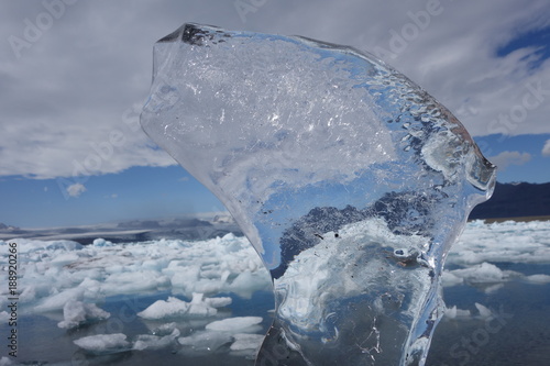 アイスランドの氷河湖の氷