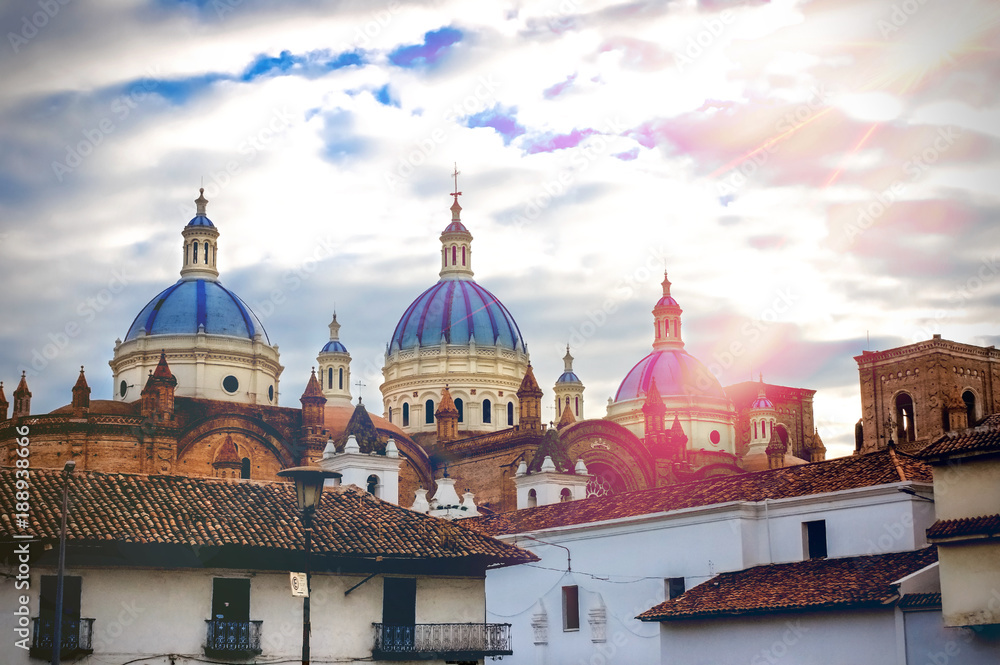 Die Kathedrale der Unbefleckten Empfängnis in Cuenca, Ekuador