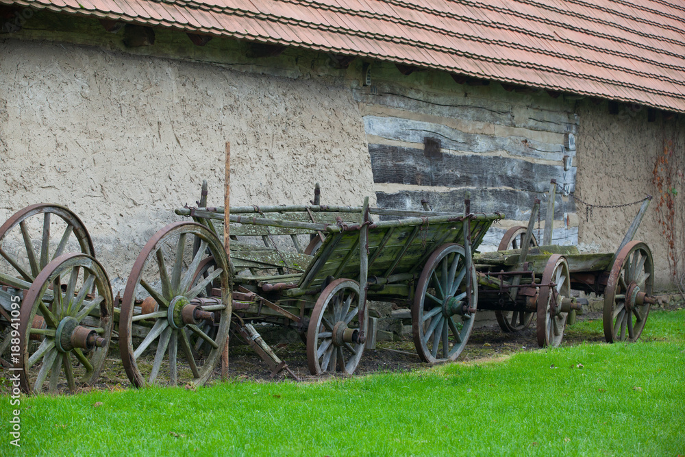 Obraz premium The typical historic wooden carriage
