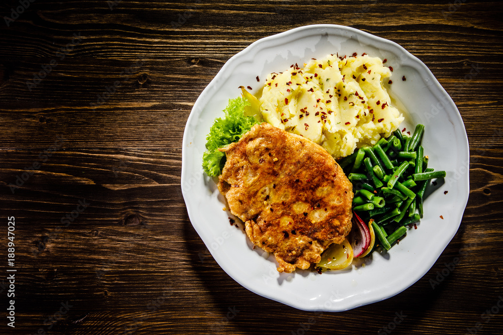 Fried pork chop, mashed potatoes and green beans Fried pork chop, mashed potatoes and green beans